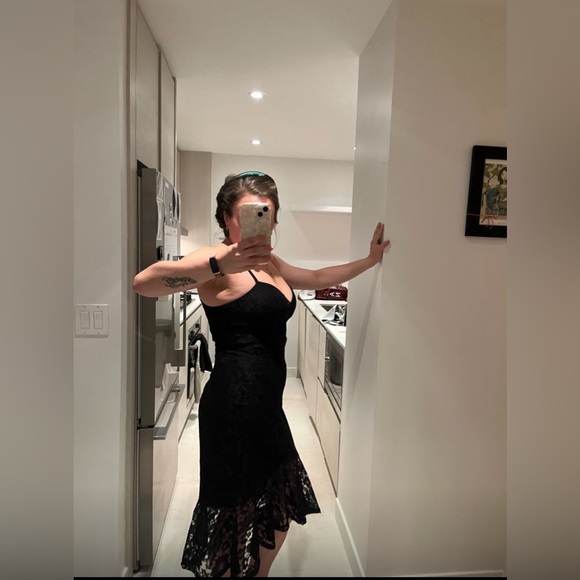 GUESS Black Lace Mermaid Dress Size 6 - Picture 8 of 9